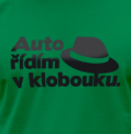 Auto řídím v klobouku